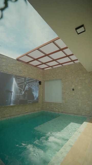 Piscina interna realizada pela Água Cristalina